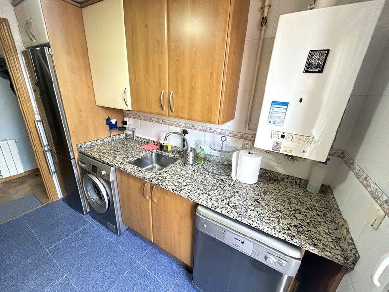 Foto f077d122-60ec-4fc7-bf91-3d3f859854d3. Pis amb calefacció aparcament a Berruguete Madrid