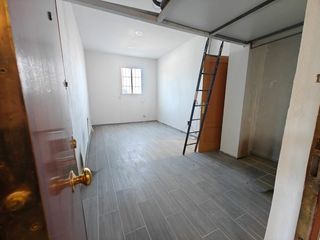 Local Comercial en Valderas-Los Castillos. Local comercial con potencial para usar tipo loft  37 m  entrada