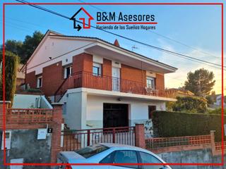 Maison à Corbera de Llobregat. Red magician - espacio sol y garaje