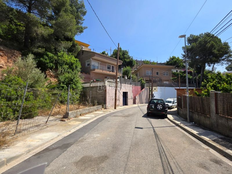 Foto c4f04edd-44a1-4765-b71f-8388b3cab50a. Terreny residencial a carrer de la llimona 17 a Corbera de Llobregat