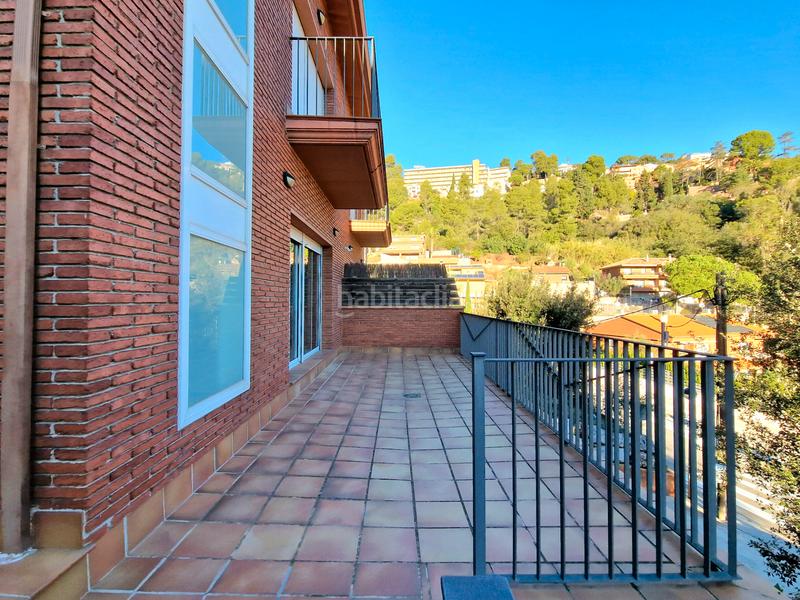 Foto 5306ec30-ec27-4293-9be4-f47bfbcaf32a. Lloguer casa amb xemeneia calefacció aparcament a Corbera de Llobregat