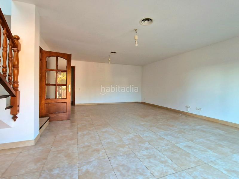 Foto b3e61b54-264a-4820-9385-d9fef98f8106. Lloguer casa amb xemeneia calefacció aparcament a Corbera de Llobregat