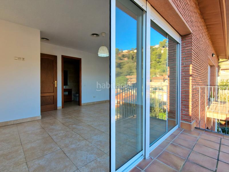 Foto c21dca57-ad39-438c-97e7-17d26cf7041b. Lloguer casa amb xemeneia calefacció aparcament a Corbera de Llobregat