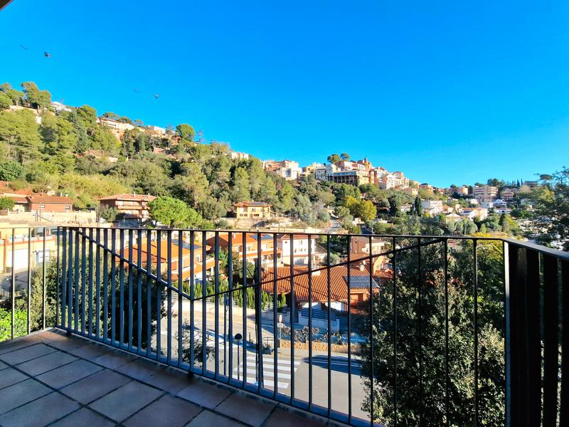 Foto d18bd0ad-67b2-4a89-bd3a-54325ac121d5. Lloguer casa amb xemeneia calefacció aparcament a Corbera de Llobregat