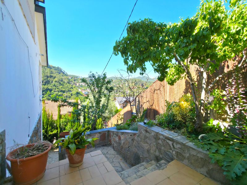 Foto 8d321166-43a4-44bc-b2f8-685218c4519d. Casa amb xemeneia calefacció aparcament piscina a Corbera de Llobregat