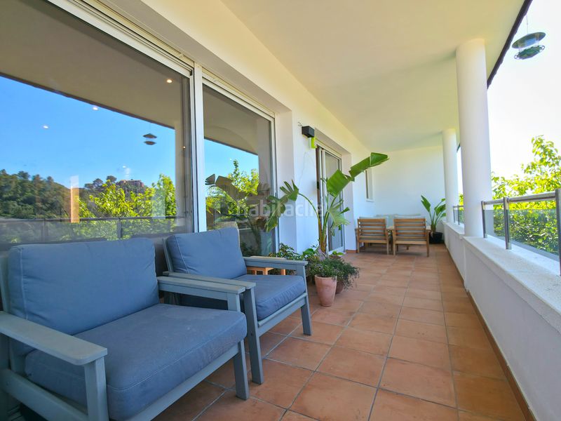 Foto ae1ee221-1b42-4ce1-b8fd-7d2c900e72e9. Casa amb xemeneia calefacció aparcament piscina a Corbera de Llobregat