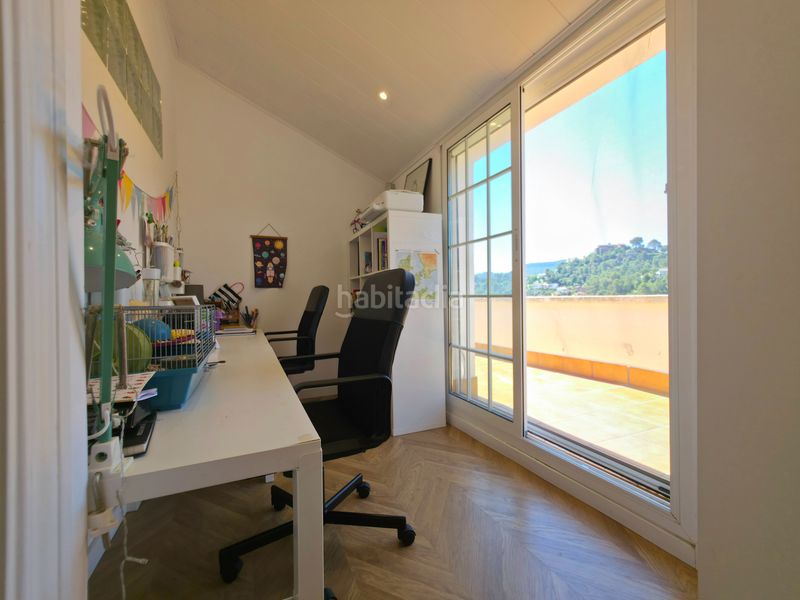 Foto af656f3e-9e55-4b0f-80b2-0d5f3fd4986e. Casa amb xemeneia calefacció aparcament piscina a Corbera de Llobregat