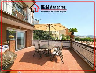 House in Sant Vicenç dels Horts. Red fam views - sol, vistas, espacio y privacidad