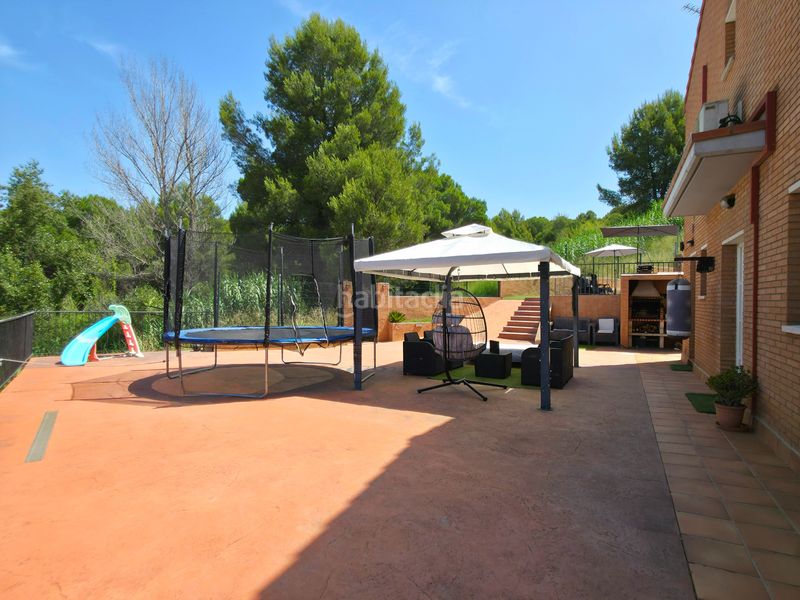 Foto a184ea43-f4fa-441c-b6a7-3afa1126a245. Casa amb calefacció aparcament piscina a Abrera