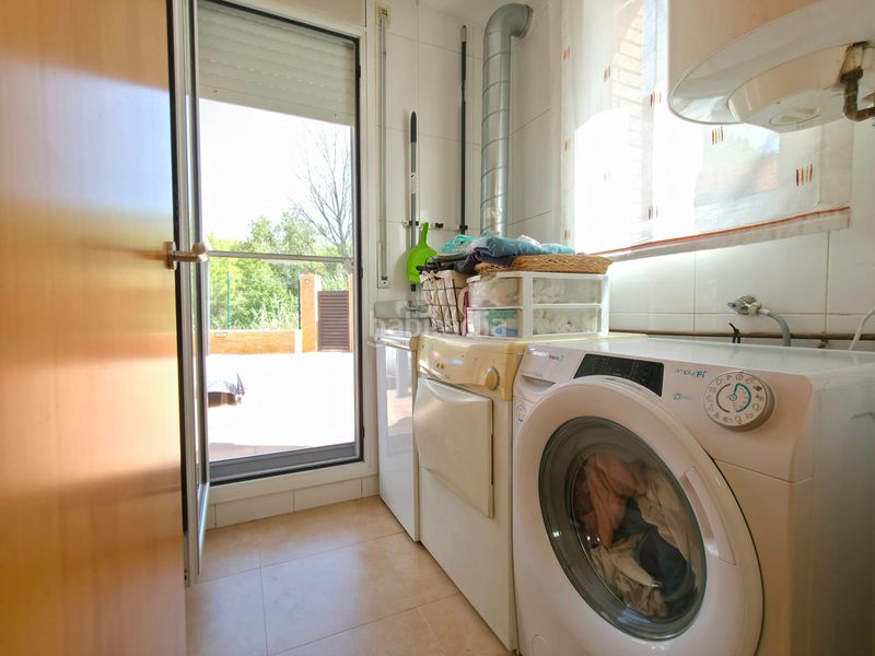 Foto a8136645-c5bb-4b85-8094-140a84f7d03a. Casa amb calefacció aparcament piscina a Abrera