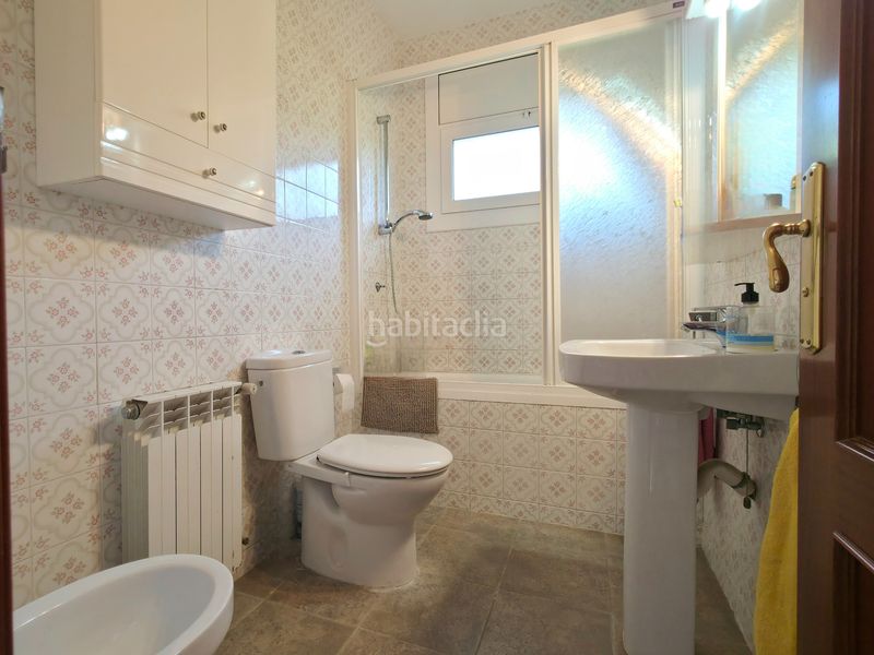 Foto 1f77c110-7d60-4c0c-a0bb-8bb570c8df02. Casa amb xemeneia calefacció aparcament piscina a Corbera de Llobregat