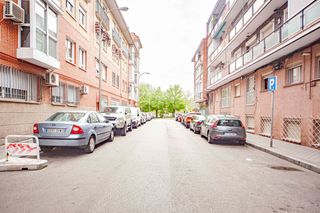 Pis en Puerta Bonita. Semis�tano de dos dormitorios a reformar.