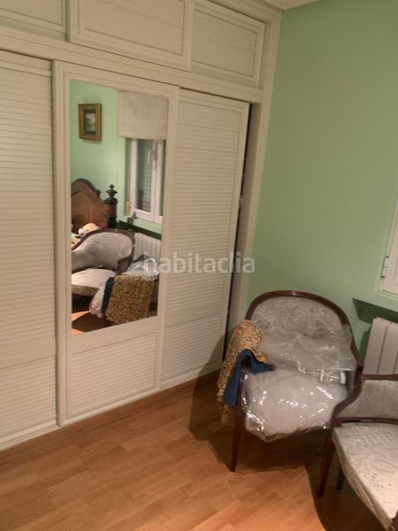 Foto 34516e4f-63a7-471f-bf6e-ecd6e42e428b. Casa aparellada amb aparcament a Nueva España Madrid