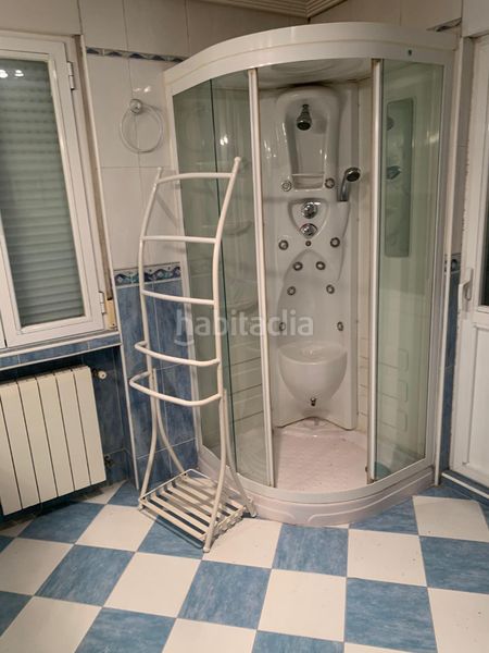 Foto 7fc88748-3f7d-4865-bbfd-5c4a00853c30. Casa aparellada amb aparcament a Nueva España Madrid