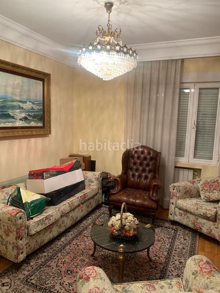 Foto 84050263-5a1d-4cd8-a45a-060097b4602b. Casa aparellada amb aparcament a Nueva España Madrid