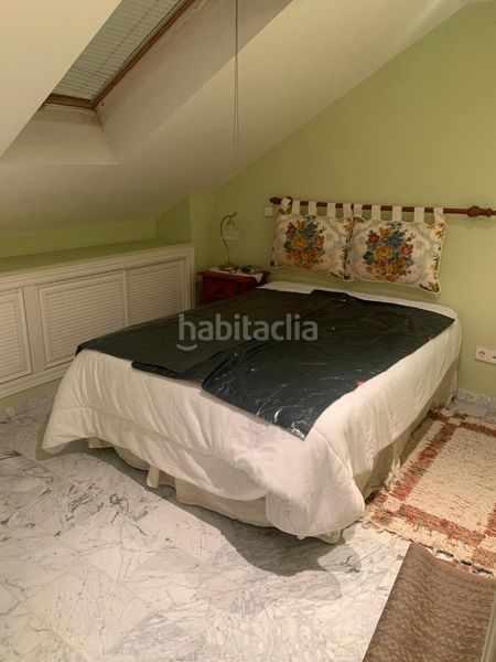 Foto 946b0b8c-c800-4a63-9821-9b0bdd56ec1e. Casa aparellada amb aparcament a Nueva España Madrid