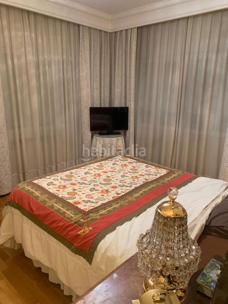 Foto b7af3354-5e37-4317-9e5e-ae5526ece106. Casa aparellada amb aparcament a Nueva España Madrid