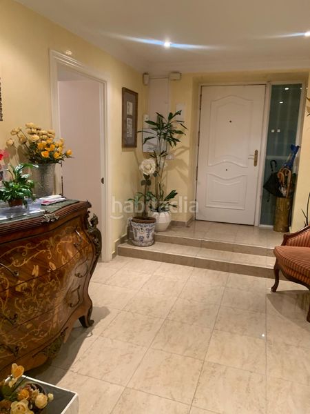 Foto c5b3c3ce-5081-4d78-bba1-1499625e591d. Casa aparellada amb aparcament a Nueva España Madrid