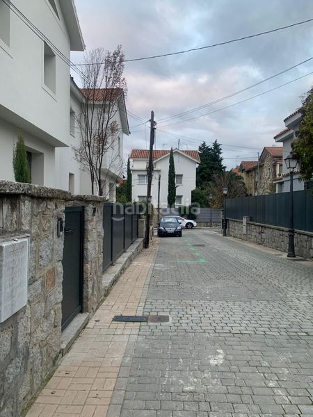 Foto d6ee6b3e-f86f-4408-b97c-ab92623d29b7. Casa aparellada amb aparcament a Nueva España Madrid