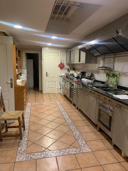 Foto d88d1cd2-a7f8-48c7-adfd-0521c449425d. Casa aparellada amb aparcament a Nueva España Madrid