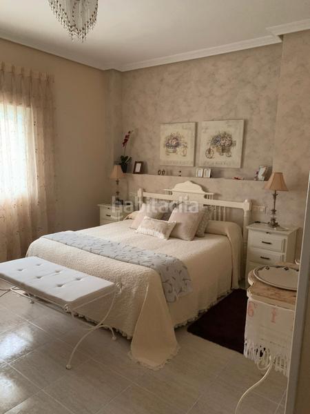 Foto 53b302d6-b379-4927-b899-58a05419869e. Chalet con camino riscaldamento parcheggio piscina in Seseña