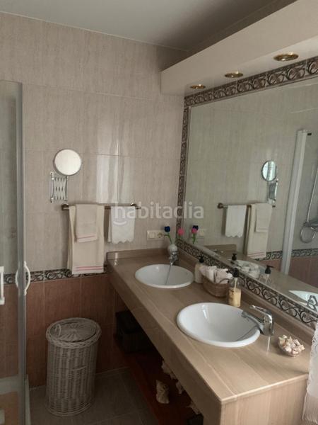 Foto b3c4b0b1-e8d2-4dc3-991f-64763fcc53d5. Chalet con camino riscaldamento parcheggio piscina in Seseña