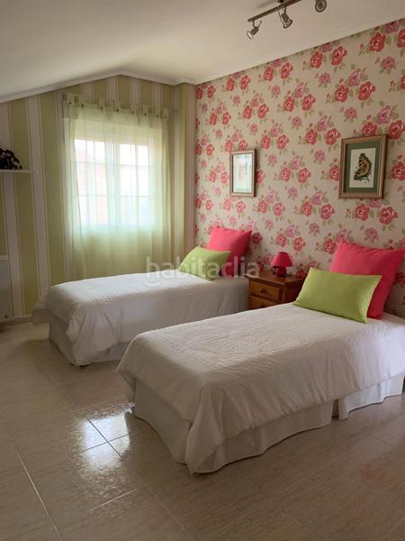 Foto e27dde11-0f0c-4b52-9722-50bbe2e32e98. Chalet con camino riscaldamento parcheggio piscina in Seseña