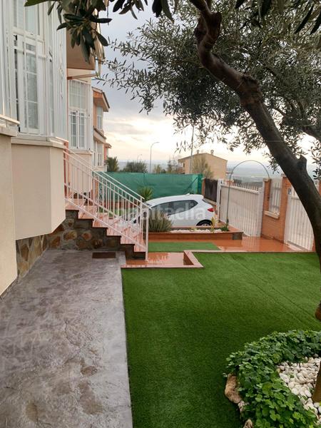 Foto f876ce3f-6610-4985-a5ce-a98195267a1a. Chalet con camino riscaldamento parcheggio piscina in Seseña