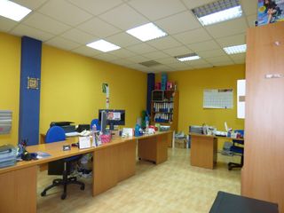 Local Comercial en Calle Cataluña