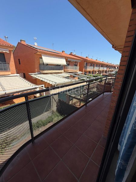 Foto 0979d430-7807-4c3b-ba33-61af6650a8ad. Casa adossada amb calefacció aparcament a Los Robles Seseña
