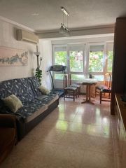 Pis  Calle de sarria. Piso exterior junto al metro de pe�agrande