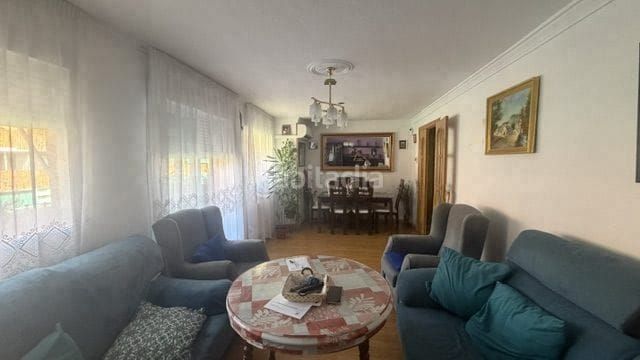 Foto 929d12b8-2aa5-43a9-a484-a0858db6b0fe. Zweistöckige wohnung mit heizung in Portazgo Madrid