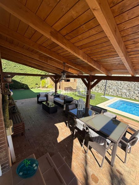 Foto a888b575-5cbf-4700-b4c9-ff7e2d5f5e8e. Xalet amb calefacció aparcament piscina a Torrecastillo Seseña
