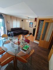 Chalet à Hispanoamérica-Comunidades. Chalet en urbanización privada con piscina