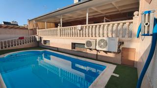 Chalet à Estación-Cruz Roja. Chalet illescas