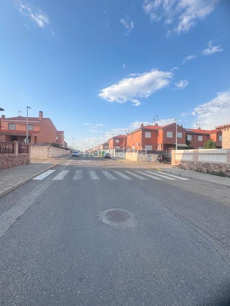 Foto 4c766873-af4b-402d-9a26-45677912c453. Chalet con camino parcheggio in Yuncos