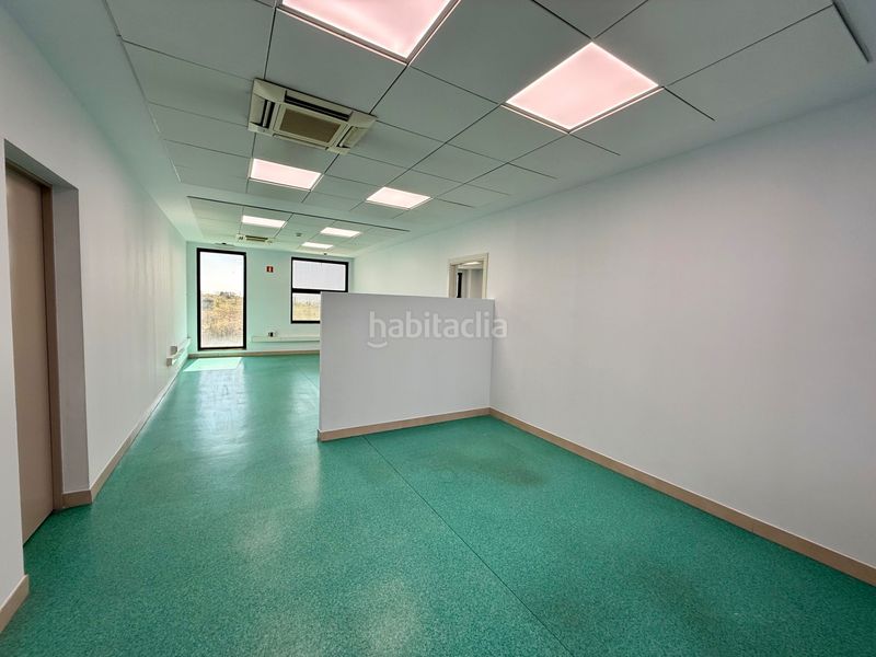 Foto 2c3033fb-9a96-4ba0-9be9-80e89d2bedfa. Edificio  de oficinas en ventorro del cano en Madrid