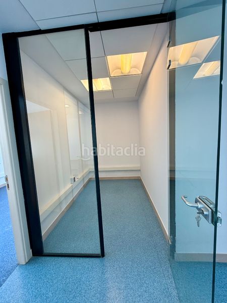 Foto 3c406a72-0cdd-43a2-80c9-11a91c4b801c. Edificio  de oficinas en ventorro del cano en Madrid