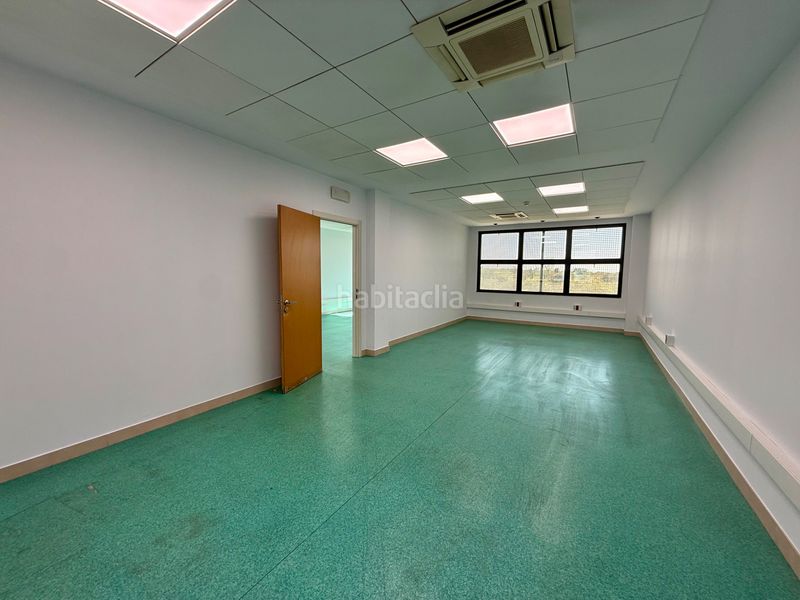 Foto 6bbd1d3b-12f2-4e48-8b10-ed46c43805fa. Edificio  de oficinas en ventorro del cano en Madrid