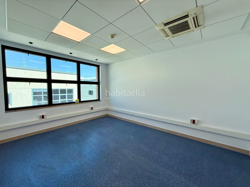 Foto a69c668a-4091-4ef1-abbe-c7b64132a203. Edificio  de oficinas en ventorro del cano en Madrid