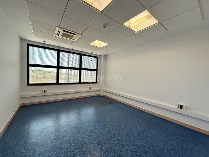 Foto cebdee90-3d9c-40bd-a3ea-28491a1afef6. Edificio  de oficinas en ventorro del cano en Madrid