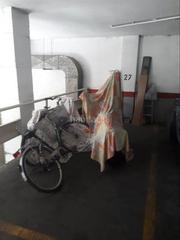 Aparcament cotxe a Font Pudenta. Parking en el centro