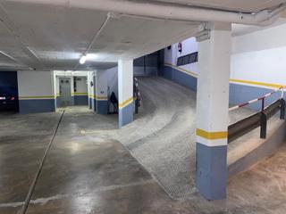 Aparcament cotxe a Mas Rampinyo - Montcada Nova - Carrerada. Pazas de  aparcamiento a partir de 9.00  50