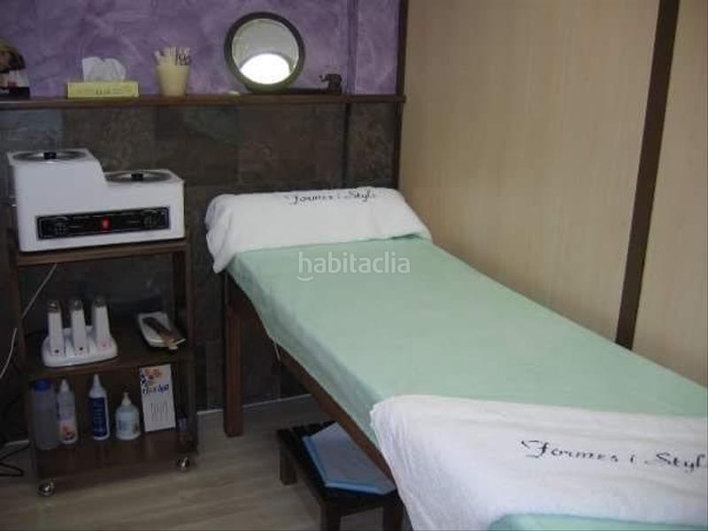 Foto 5e14001c-eabd-444d-b95c-7ba27d583b8e. Traspaso local comercial traspaso salón peluqueria en pleno rendimiento en Montcada i Reixac