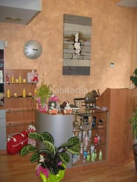 Foto df2f91bf-1701-4562-9a07-9ebec2f44630. Traspaso local comercial traspaso salón peluqueria en pleno rendimiento en Montcada i Reixac