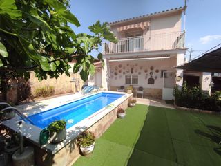 House in Santa Maria-Terra Nostra. Casa a 4 vientos zona castillo santa maria