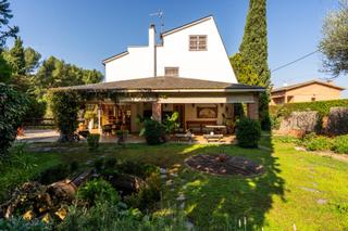 Maison à Santa Maria-Terra Nostra. Chalet a 3 vientos con piscina