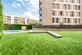 Appartamento in Mas Rampinyo - Montcada Nova - Carrerada. Planta baja esquinera con terraza y zona comunitaria con piscina