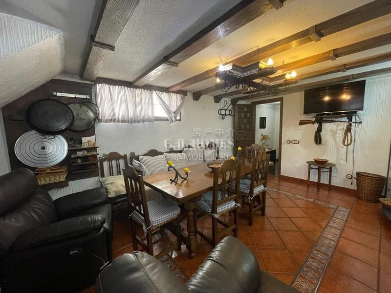 Foto 0240f24d-5a93-43a1-9c8a-8ce8e4866b3a. Casa a schiera con riscaldamento parcheggio in Sector 3 Getafe