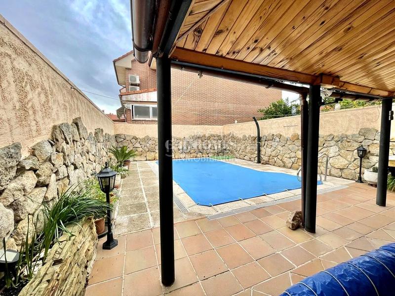 Foto 5e121899-60d5-44c0-915b-4bcc5e4ecbba. Casa a schiera con riscaldamento parcheggio piscina in Fuenlabrada